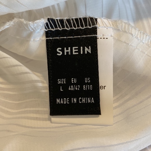 Feminine Lace Trimmed Crop Top - Picture 4 of 7